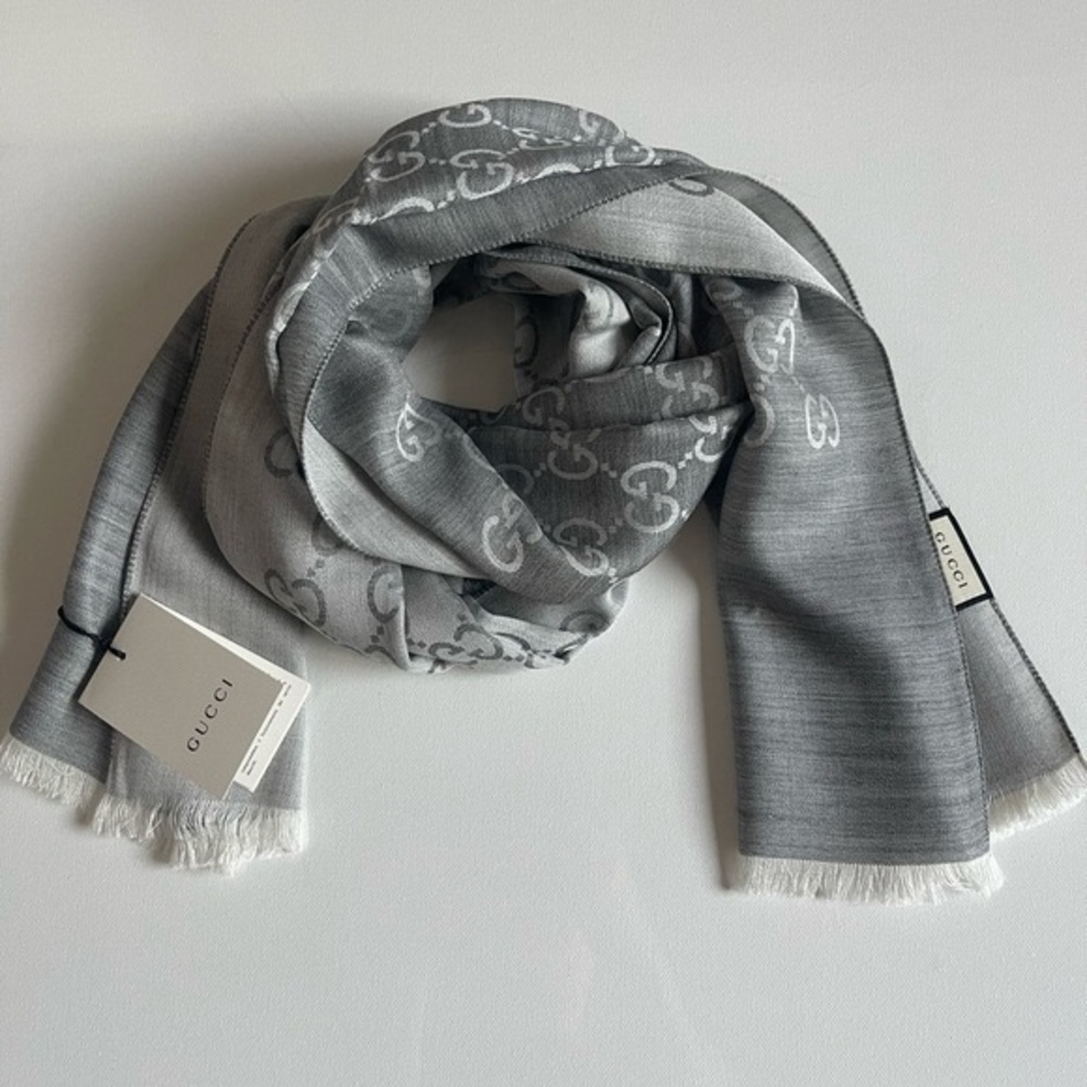 ๐ฅ๐ฅ๐ฅ Authentic New Gucci GG Jacquard Gray Wool/Silk Blend Shawl/ Scarf Unisex - Picture 5 of 13